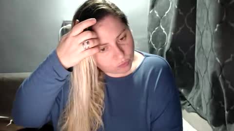 Laura online show from 10/25/25, 07:41