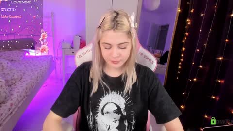Snapshot of candyhannah chatting on 12/07/24, 05:20 You can call me HH online show from 12/07/24, 05:20