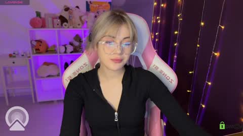 Snapshot of candyhannah chatting on 02/02/25, 04:00 You can call me HH online show from 02/02/25, 04:00