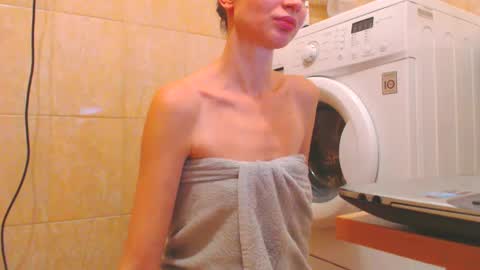 Snapshot of candyjesx chatting on 12/10/24, 01:44 CANDYJESx online show from 12/10/24, 01:44