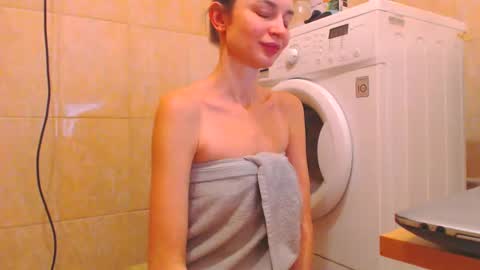 Snapshot of candyjesx chatting on 12/18/24, 12:29 CANDYJESx online show from 12/18/24, 12:29