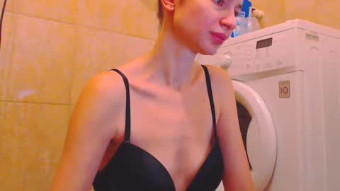 Snapshot of candyjesx chatting on 01/25/25, 04:56 CANDYJESx online show from 01/25/25, 04:56