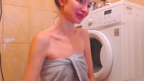 Snapshot of candyjesx chatting on 02/03/25, 10:03 CANDYJESx online show from 02/03/25, 10:03