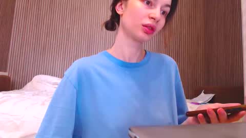 Snapshot of candyjesx chatting on 10/18/25, 09:21 CANDYJESx online show from 10/18/25, 09:21