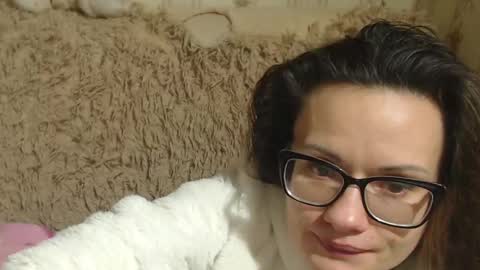 Snapshot of candylady13 chatting on 12/27/24, 01:32 say meow and send tips online show from 12/27/24, 01:32