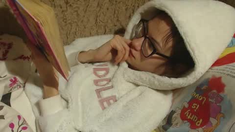 Snapshot of candylady136 chatting on 02/24/25, 05:42 say meow and send tip  online show from 02/24/25, 05:42