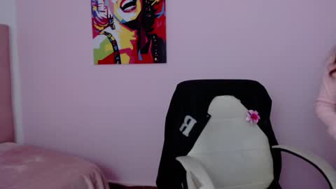 Snapshot of candyre chatting on 02/08/25, 01:54 C A N D Y online show from 02/08/25, 01:54