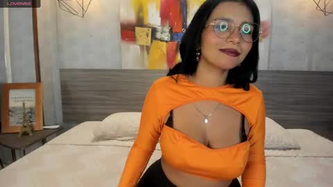 Snapshot of candys_victoria chatting on 02/16/25, 01:25 Candys Victoria online show from 02/16/25, 01:25