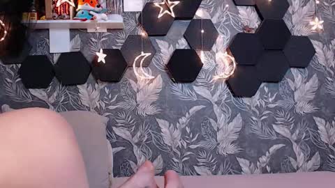 Mia online show from 10/13/25, 03:50