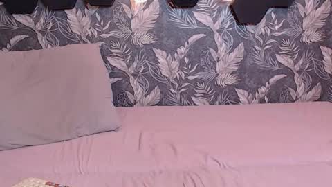 Mia online show from 11/20/25, 04:23