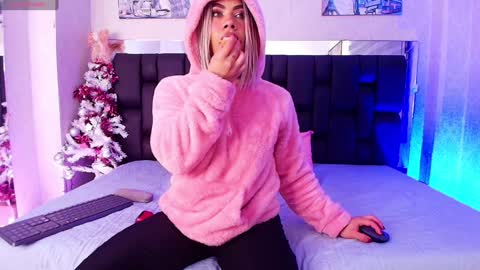 Aura  online show from 01/18/25, 11:54