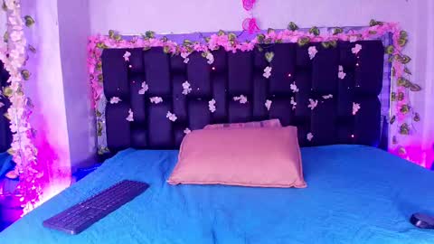 Aura  online show from 09/20/25, 11:55