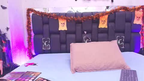 Aura  online show from 10/22/25, 11:54