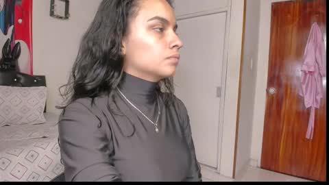 Snapshot of canelita_love221941 chatting on 02/10/25, 07:49 canela online show from 02/10/25, 07:49