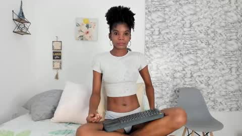 Canhela online show from 10/26/25, 01:28