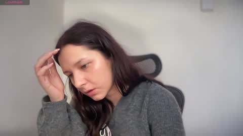 Emma online show from 01/04/25, 01:31