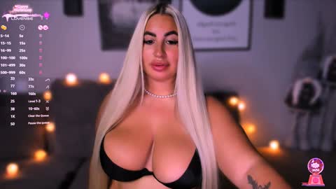 Snapshot of cara__harris chatting on 12/18/24, 10:24 . . online show from 12/18/24, 10:24