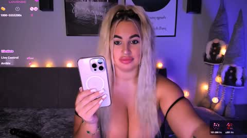 Snapshot of cara__harris chatting on 02/05/25, 07:20 . . online show from 02/05/25, 07:20
