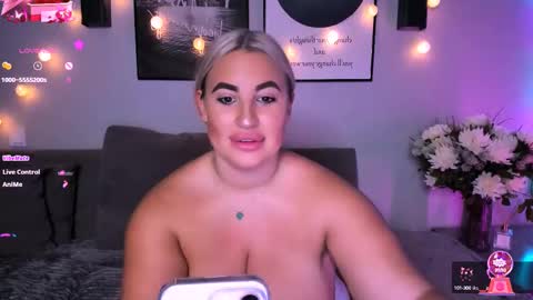 Snapshot of cara__harris chatting on 02/13/25, 10:22 . . online show from 02/13/25, 10:22