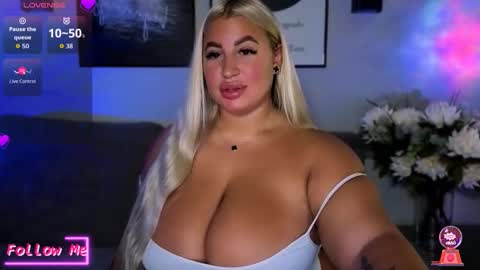 Snapshot of cara__harris chatting on 09/30/25, 10:15 . . online show from 09/30/25, 10:15