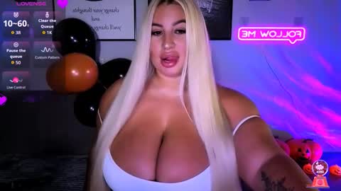 Snapshot of cara__harris chatting on 10/29/25, 07:26 . . online show from 10/29/25, 07:26