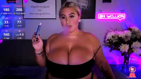 Snapshot of cara__harris chatting on 11/03/25, 06:31 . . online show from 11/03/25, 06:31