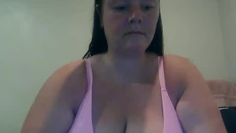 Snapshot of carinabro10 chatting on 11/04/25, 04:22 carinabro10 online show from 11/04/25, 04:22