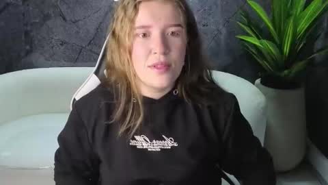 Carla  online show from 11/05/25, 01:11