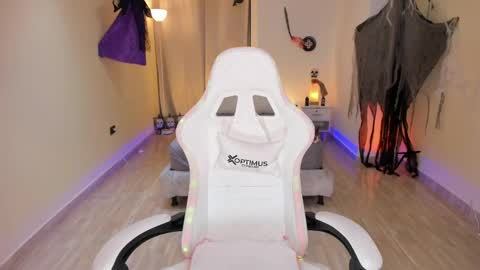 Snapshot of carleewinter chatting on 10/15/25, 12:44 Alejandra online show from 10/15/25, 12:44