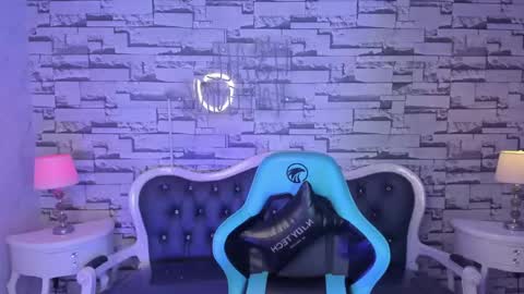 Snapshot of carlie_mayer chatting on 12/19/24, 04:13 CARLYE online show from 12/19/24, 04:13