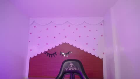 Snapshot of carlie_mayer chatting on 09/19/25, 02:57 CARLYE online show from 09/19/25, 02:57