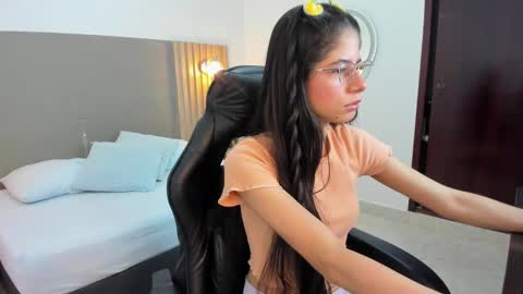 Snapshot of carlina_15 chatting on 09/20/25, 12:28 C A R L I N A online show from 09/20/25, 12:28