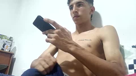 Snapshot of carlos682090 chatting on 10/19/25, 04:24 carlos682090 online show from 10/19/25, 04:24