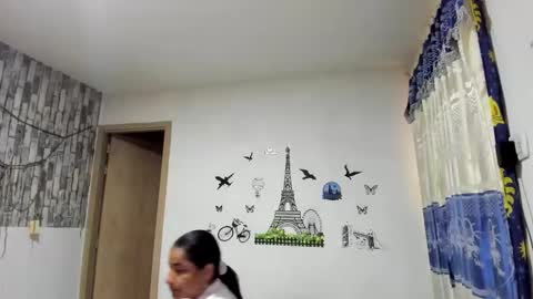 Snapshot of carlos_diana chatting on 10/29/25, 05:04 carlos diana online show from 10/29/25, 05:04