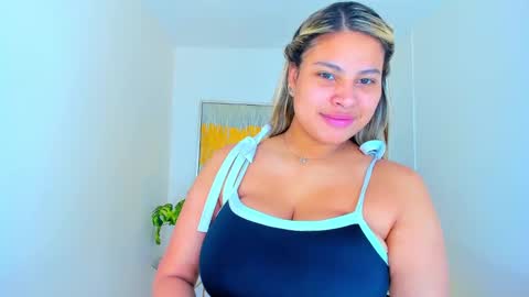 Snapshot of carlota_peach chatting on 12/30/24, 12:20 Andrea online show from 12/30/24, 12:20