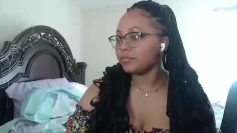 Snapshot of carmellovekisses chatting on 10/16/25, 08:43 CARAMEL xoxo online show from 10/16/25, 08:43