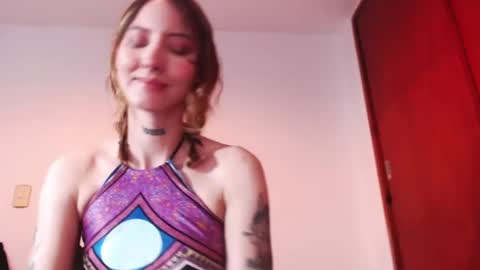 Snapshot of carmennrusso chatting on 02/14/25, 02:39 carmennrusso online show from 02/14/25, 02:39