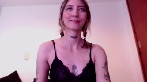 Snapshot of carmennrusso chatting on 02/15/25, 02:37 carmennrusso online show from 02/15/25, 02:37