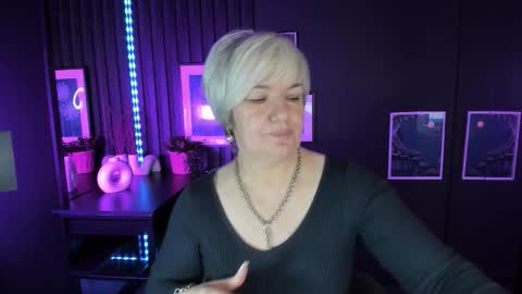 Snapshot of carmensoft chatting on 11/16/25, 08:47 Carmen online show from 11/16/25, 08:47