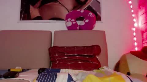 Snapshot of caro_milf_ chatting on 12/25/24, 08:29 Caro milf online show from 12/25/24, 08:29