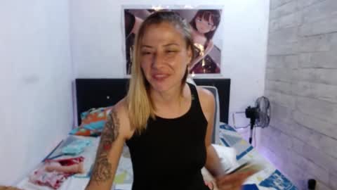 Snapshot of caro_milf_ chatting on 02/26/25, 04:14 Caro milf online show from 02/26/25, 04:14