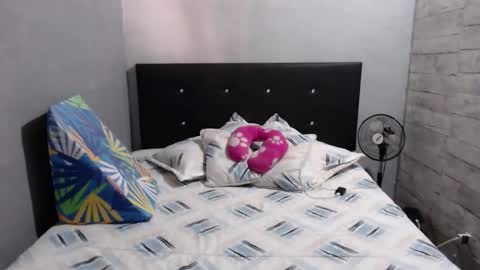 Snapshot of caro_milf_ chatting on 10/25/25, 06:46 Caro milf online show from 10/25/25, 06:46