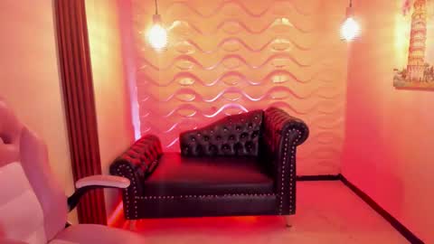 Snapshot of caro_sexyhot chatting on 10/24/25, 01:46 carolina online show from 10/24/25, 01:46