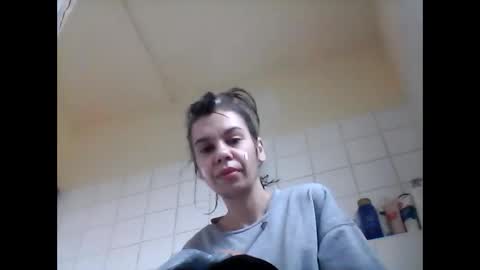 Snapshot of caroisback chatting on 11/11/25, 11:43 caroisback online show from 11/11/25, 11:43