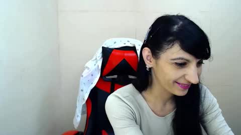 Snapshot of carol_mathevs chatting on 11/05/25, 08:25 Carol Mathevs online show from 11/05/25, 08:25