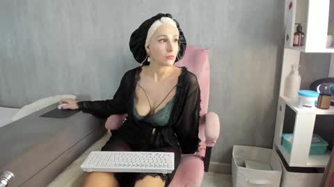 Snapshot of carol_may_ chatting on 09/18/25, 05:53 carol_may_ online show from 09/18/25, 05:53