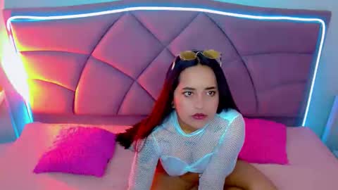 Carolaine01 online show from 11/13/25, 03:00