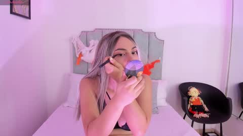 Snapshot of carolainsmith chatting on 11/02/25, 04:09 Carolain online show from 11/02/25, 04:09