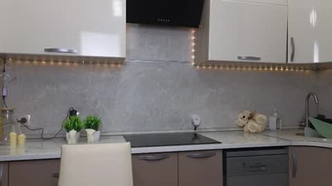 Snapshot of caroliiinee chatting on 11/22/25, 04:28 caroliiinee online show from 11/22/25, 04:28