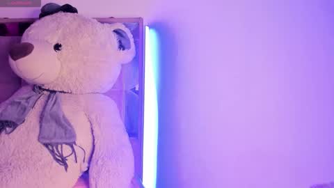 Snapshot of caroline_cute7 chatting on 10/01/25, 03:23 caroline 3 online show from 10/01/25, 03:23